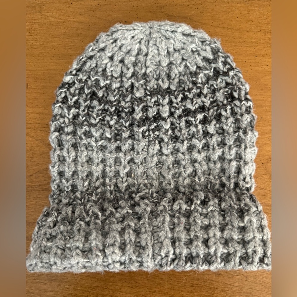 Universal Thread Gray/Black Ombre Beanie hat